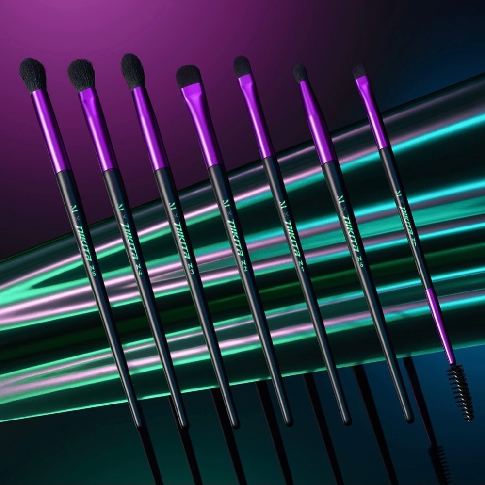 Nikita Dragun eyeshadow brush set